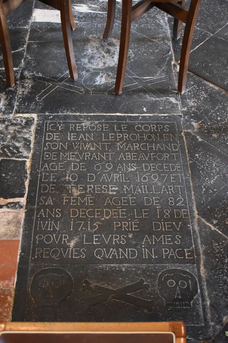 dalle funéraire (pierre tombale) de Jean Leprohon et de son épouse - © Ministère de la Culture (France), Conservation des antiquités et des objets d’art du Nord – Tous droits réservés 