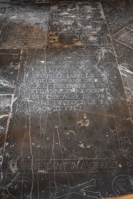 dalle funéraire (pierre tombale) de Pierre Leprohon - © Ministère de la Culture (France), Conservation des antiquités et des objets d’art du Nord – Tous droits réservés 