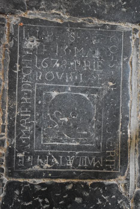 dalle funéraire (pierre tombale) - © Ministère de la Culture (France), Conservation des antiquités et des objets d’art du Nord – Tous droits réservés 