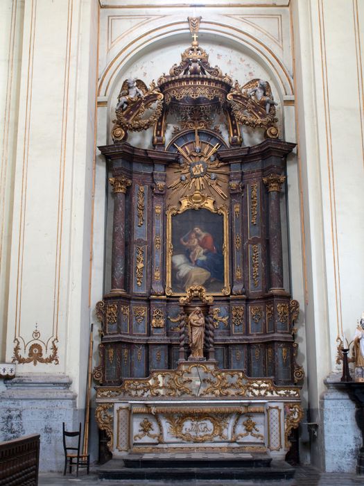 autel du bras sud du transept - © Ministère de la Culture (France), Conservation des antiquités et des objets d’art du Nord – Tous droits réservés