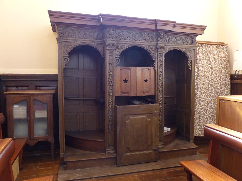 confessionnal - © Ministère de la Culture (France), Conservation des antiquités et des objets d’art du Nord – Tous droits réservés