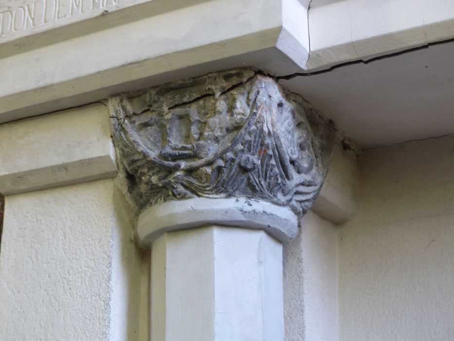chapiteau n°2 - © Ministère de la Culture (France), Conservation des antiquités et des objets d’art du Nord – Tous droits réservés 