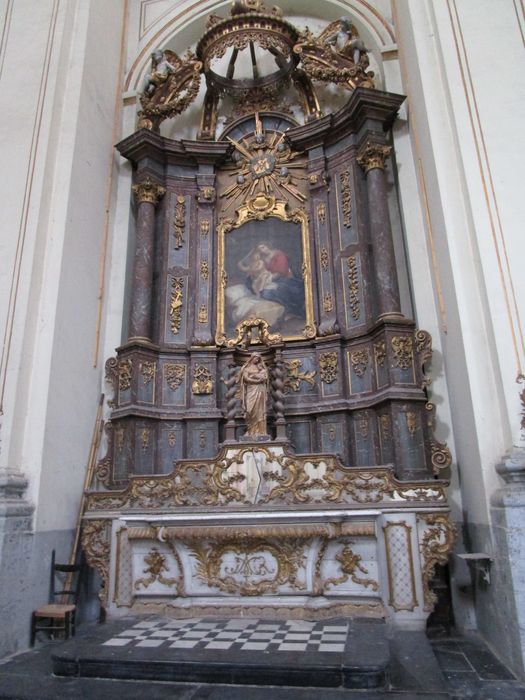 autel dit de la Sainte-Vierge, son degré, sont retable et son tableau : Vierge au berceau - © Ministère de la Culture (France), Conservation des antiquités et des objets d’art du Nord – Tous droits réservés