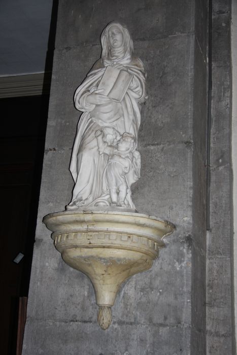 statue : Sainte Aldegonde debout, accompagnée par un ange - © Ministère de la Culture (France), Conservation des antiquités et des objets d’art du Nord – Tous droits réservés 