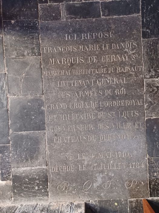 dalle funéraire (pierre tombale) de François Le Danois - © Ministère de la Culture (France), Conservation des antiquités et des objets d’art du Nord – Tous droits réservés 