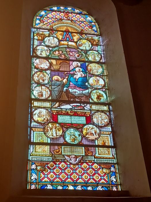 verrière : Saint Dominique recevant le rosaire des mains de la Vierge - © Ministère de la Culture (France), Conservation des antiquités et des objets d’art du Nord – Tous droits réservés 