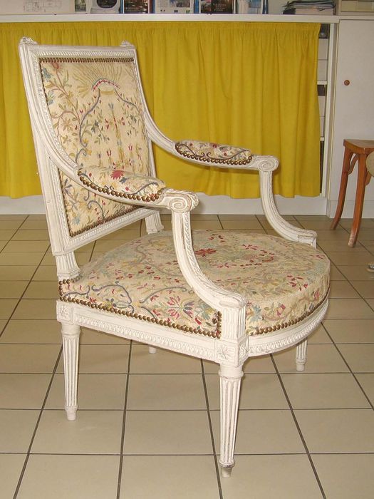fauteuil de célébrant (siège à la Reine) de style Louis XVI