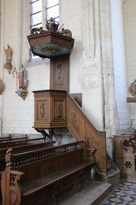 chaire à prêcher : Le Bon Pasteur, Saint Jean-Baptiste et Saint évêque