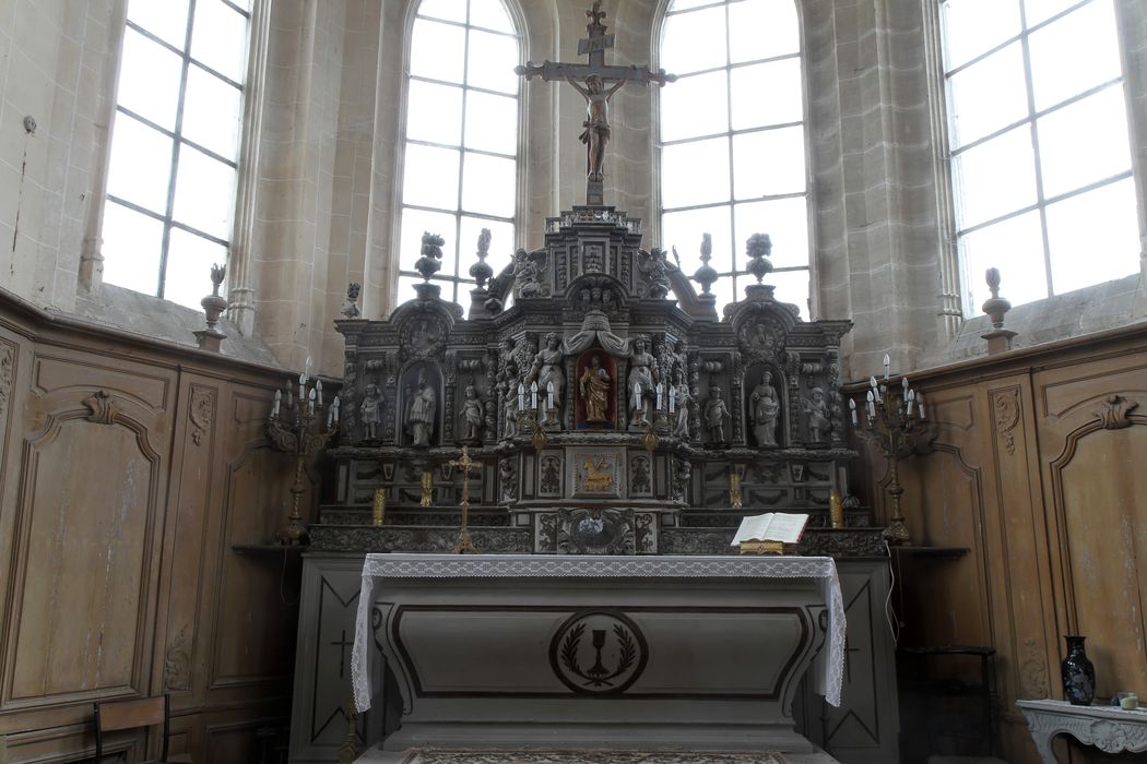 Maître-autel, tabernacle