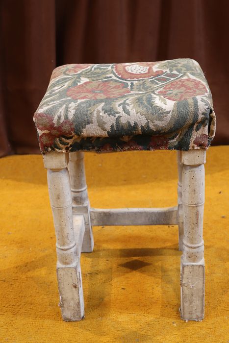 tabouret d'église (tabouret d'acolytes)