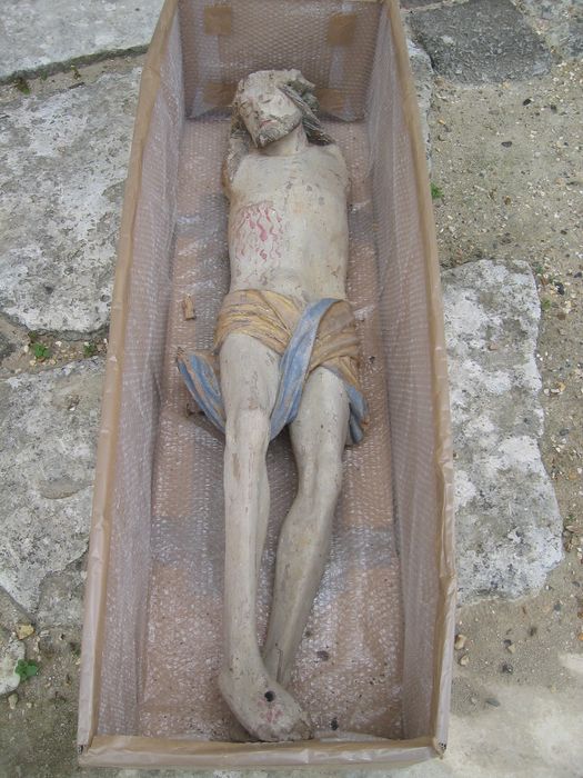 statue : Christ en croix