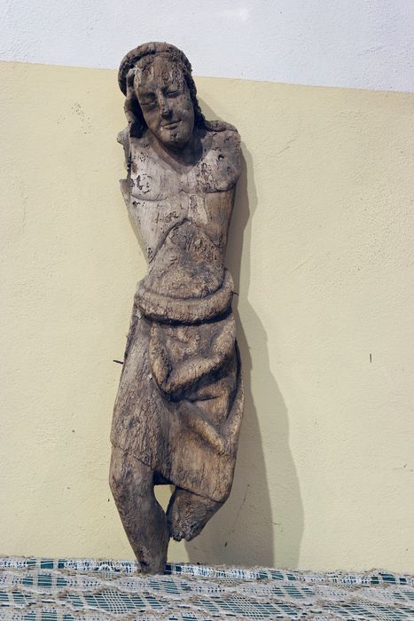 statue : Christ en croix