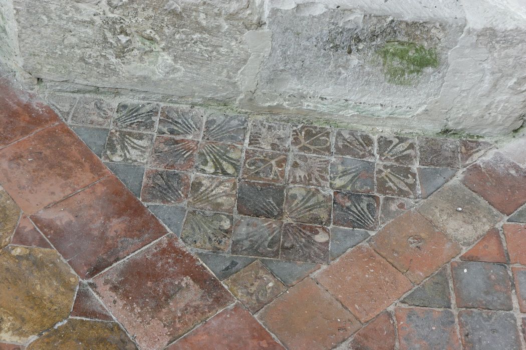 carrelages de sol - © Ministère de la Culture (France), Conservation des antiquités et des objets d’art de l'Oise – Tous droits réservés