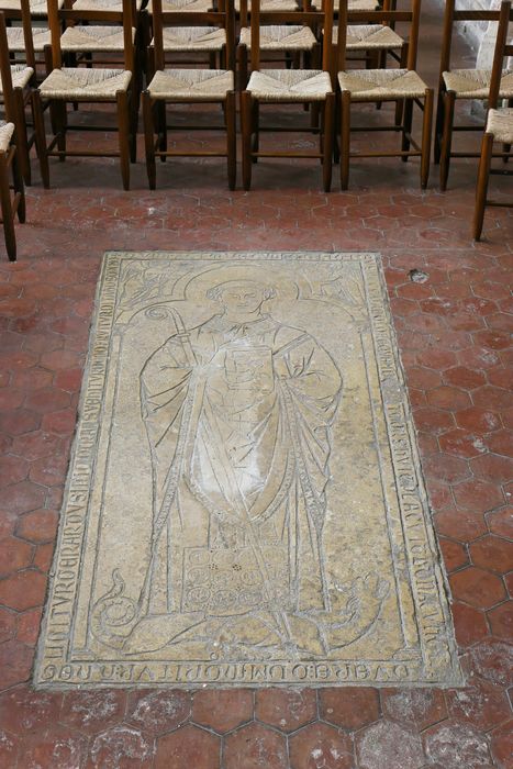 dalle funéraire à effigie gravée de Gérard d'Eragny - © Ministère de la Culture (France), Conservation des antiquités et des objets d’art de l'Oise – Tous droits réservés