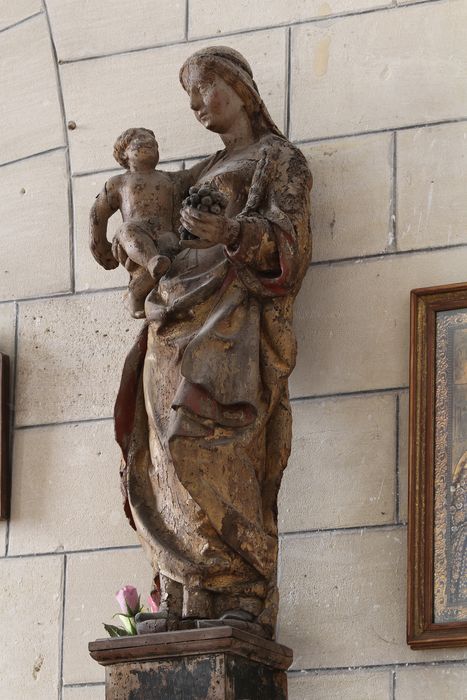 statue : Vierge à l'Enfant et au raisin