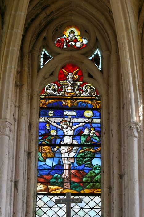 verrière : Christ en croix