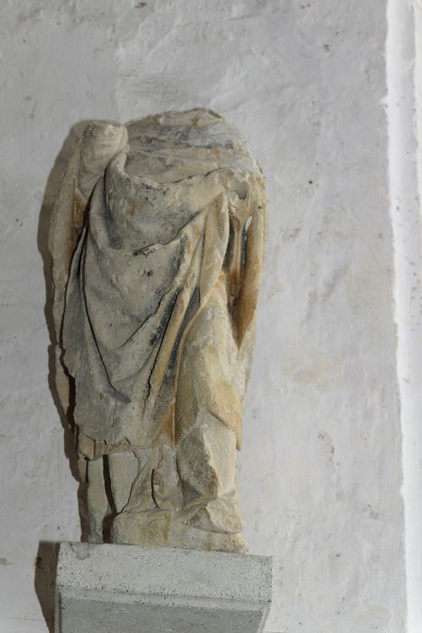statue : Evêque