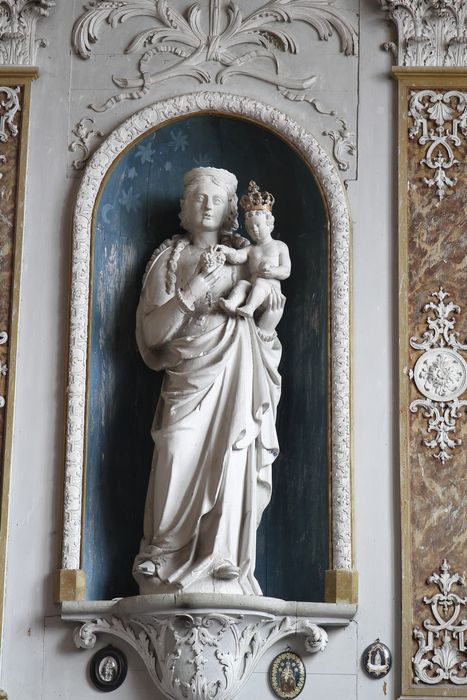 statue : Vierge à l'Enfant au raisin