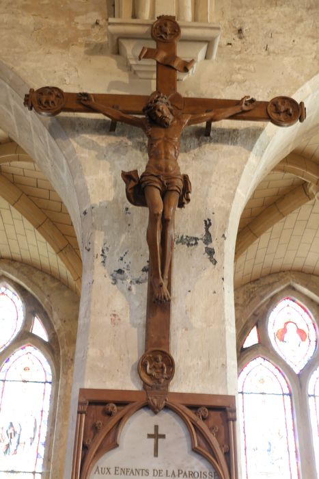 croix et statue : Christ en croix
