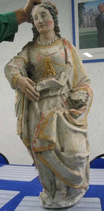 Statue : Sainte femme