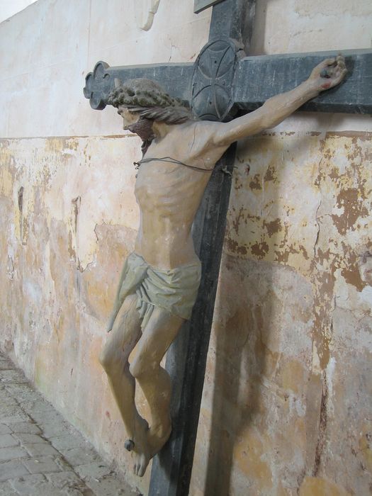 statue : Christ en croix