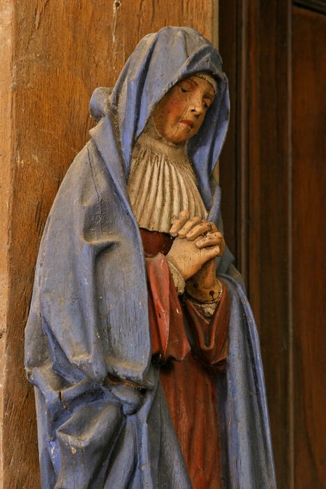 statue : Vierge de Calvaire, vue partielle