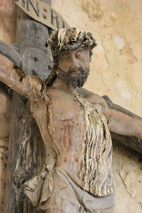 statue (poutre de gloire) : Christ en croix, vue partielle