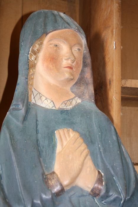 statue : Vierge, vue partielle