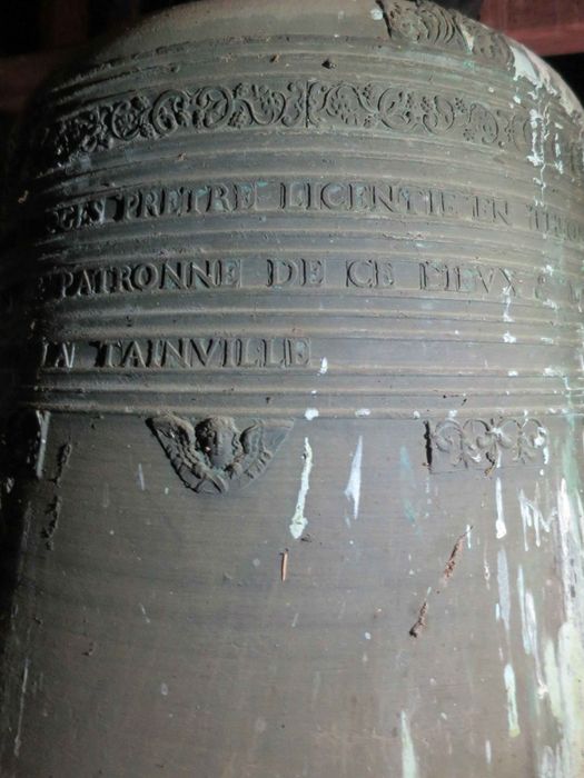 cloche, détail des inscriptions