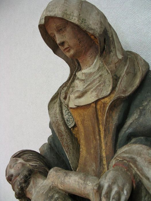 groupe sculpté : Vierge de Pitié, vue partielle