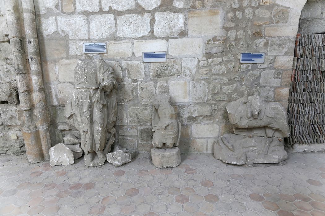 statue et sculptures (fragments) : Ecce homo ; groupe sculpté (fragments) : Charité de saint Martin