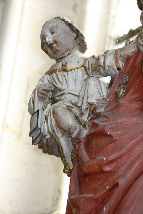 statue : Vierge à l'Enfant, détail