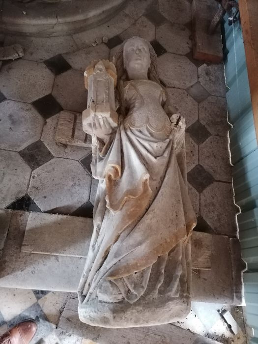 statue (petite nature) : Sainte Barbe - © Ministère de la Culture (France), Conservation des antiquités et des objets d’art de l'Oise - Tous droits réservés