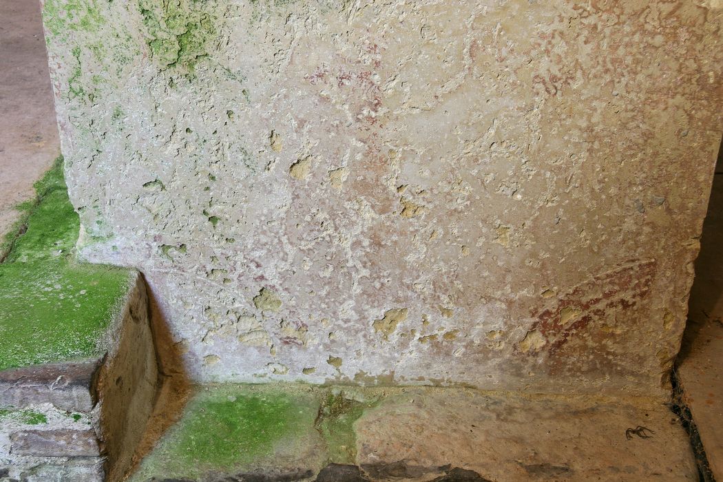 autel, face latérale droite, détail