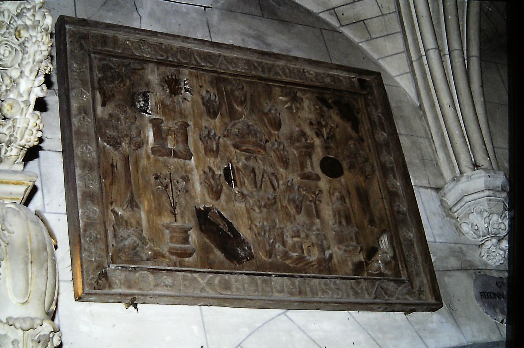 tableau (tableau de marqueterie) : Les Litanies de la Vierge (Trône de la Sagesse, Rose Mystique, Forteresse de David, Tour d'Ivoire, Maison d'Or, Arche de la Nouvelle Alliance, Porte du Ciel, Etoile du Matin, Santé des Infirmes, Refuge des Pêcheurs) - © Ministère de la Culture (France), Conservation des antiquités et des objets d’art de l'Oise - Tous droits réservés