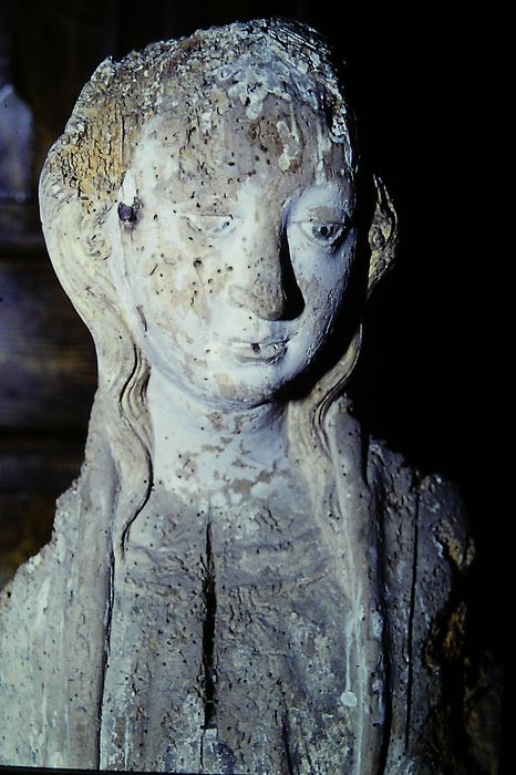 statue : Sainte femme, détail