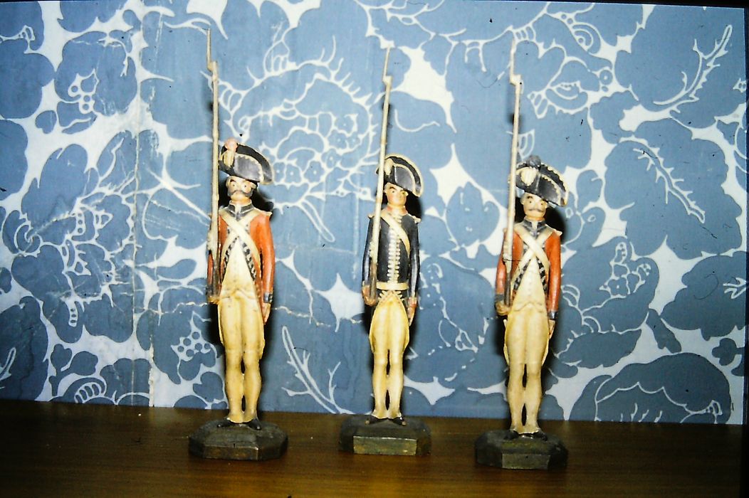 statues (statuettes) : Soldats