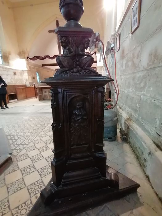 aigle-lutrin, vue partielle