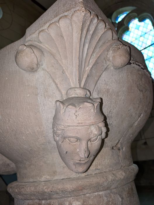 fonts baptismaux (cuve baptismale à infusion), détail