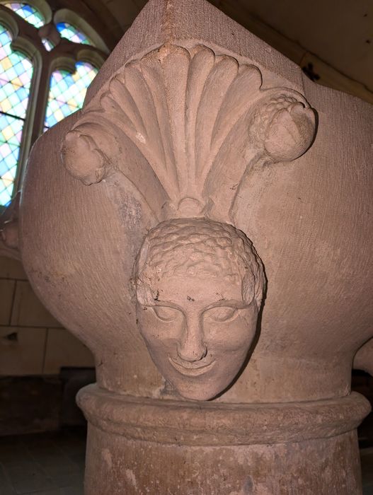 fonts baptismaux (cuve baptismale à infusion), détail