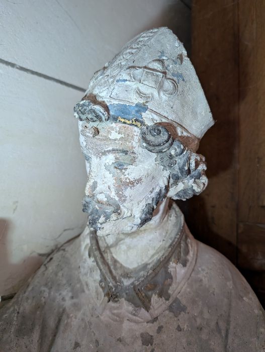 statue (petite nature) : Saint évêque, détail