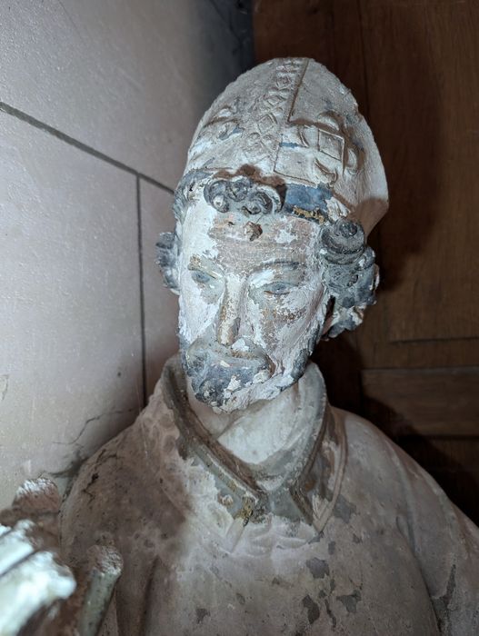 statue (petite nature) : Saint évêque, détail