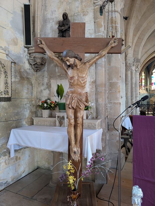 statue : Christ en croix