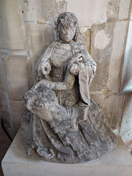 groupe sculpté (petite nature) : Vierge de Pitié