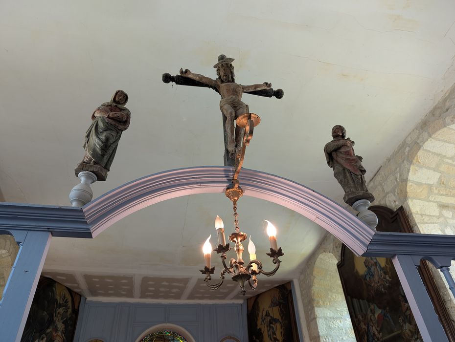 statues (poutre de gloire) : Christ en croix, Vierge, saint Jean