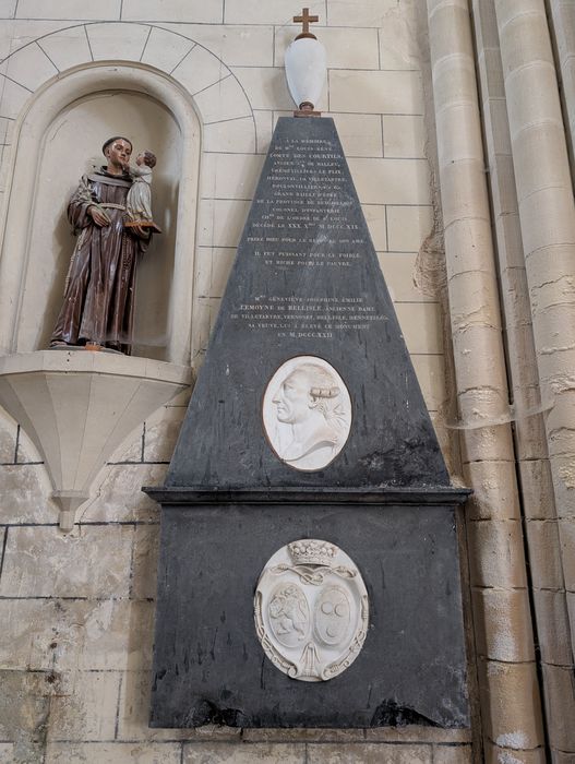 monument funéraire de Jean-Baptiste Lemoyne de Bellisle