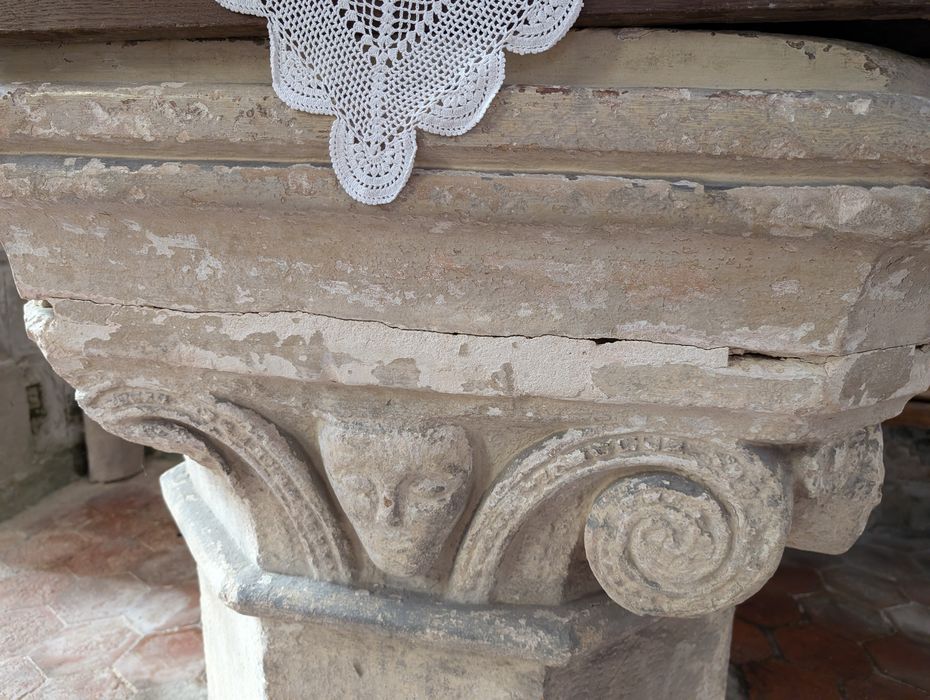 fonts baptismaux (cuve baptismale à infusion), détail