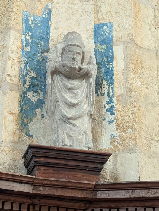 statue : Saint Lucien céphalophore