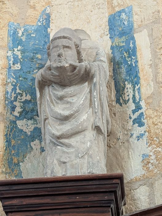 statue : Saint Lucien céphalophore