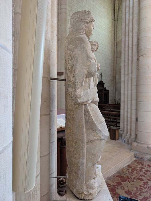 statue : Vierge à l'Enfant